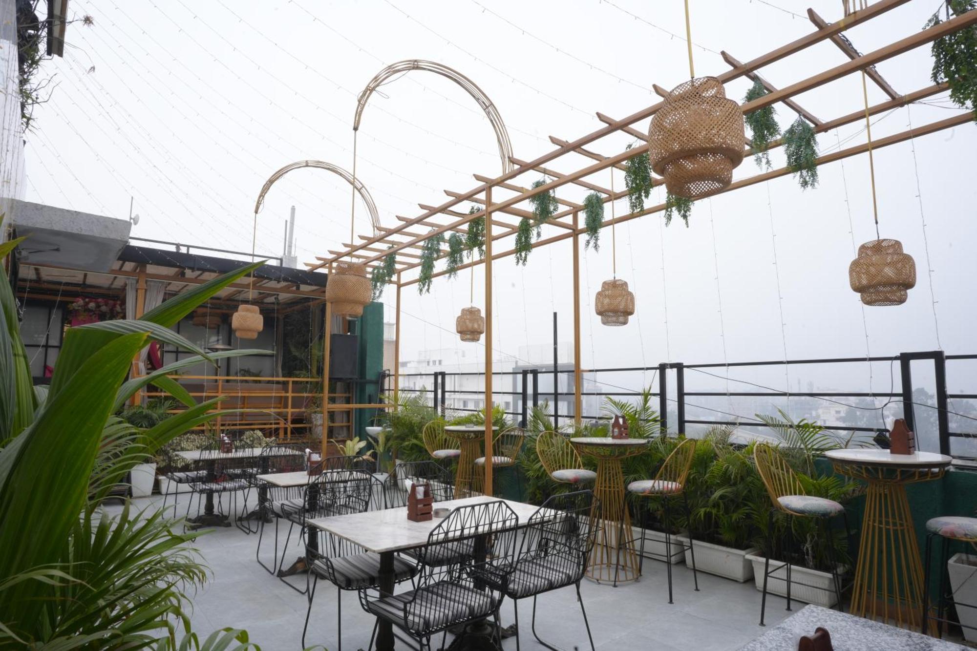 Hotel Silkhouse Premier Danapur Экстерьер фото
